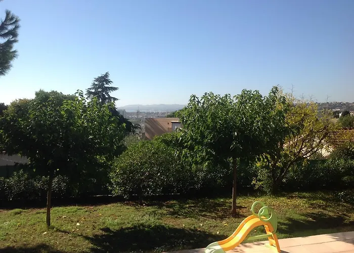 בית הארחה La Nectarine 3*